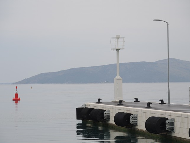 Postavljanje lučkog svjetla u luci Soline u Trogiru